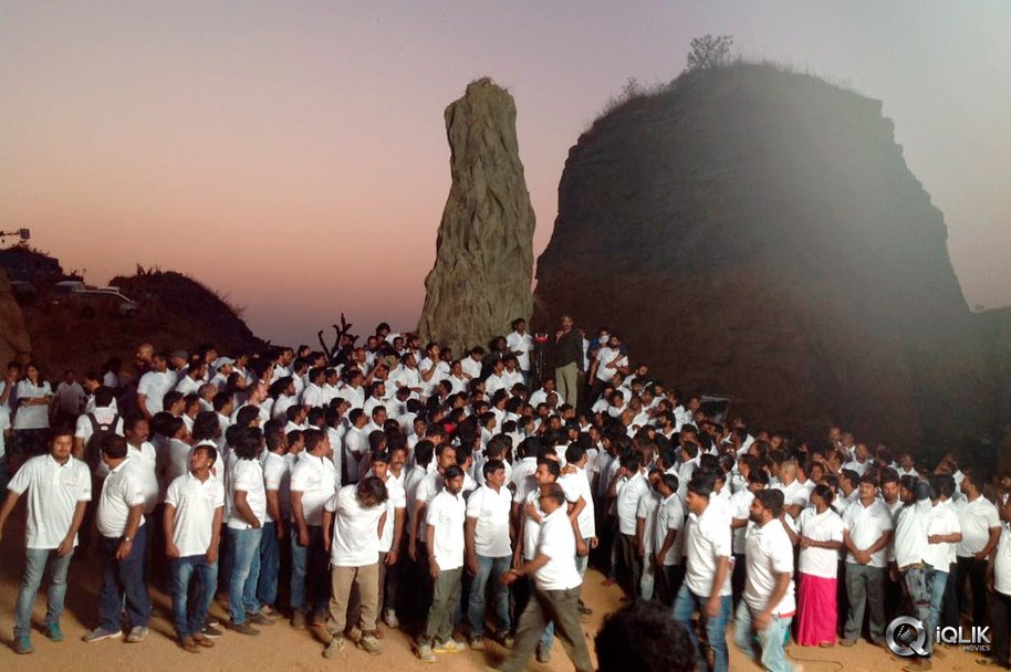 Prabhas-at-Baahubali-2-Last-Day-Shoot